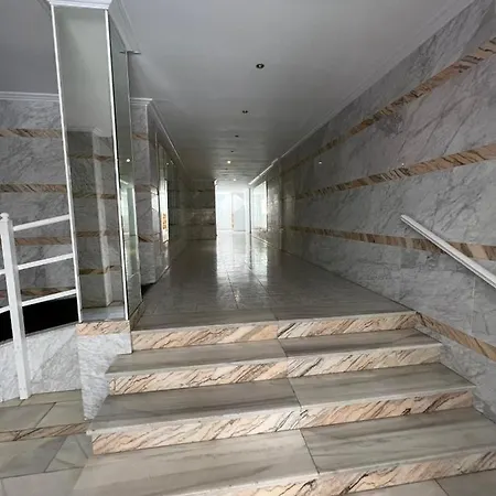 Luxury 2 Bedrooms With A Garage *